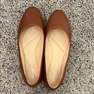 Clarks Women's Grace Piper Tan Ballet Flats
